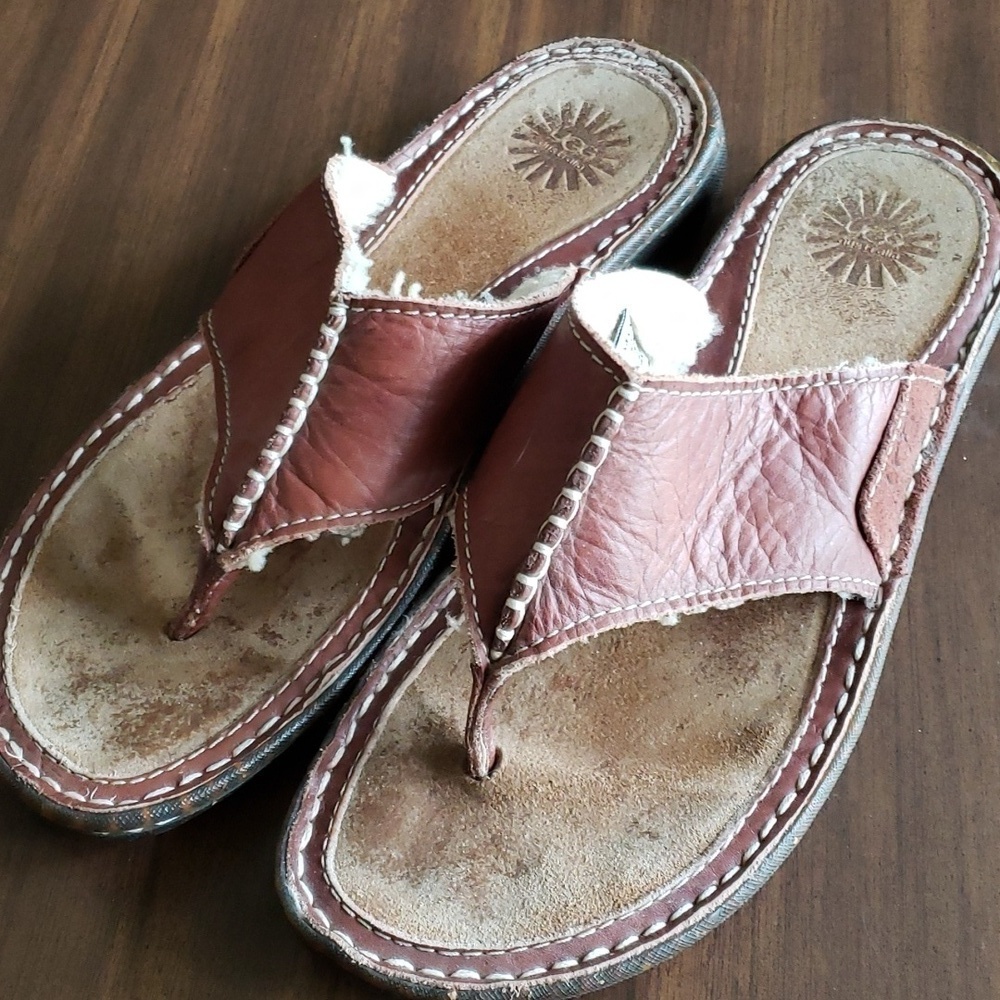 Uggs Leather Flip Flops Size 9